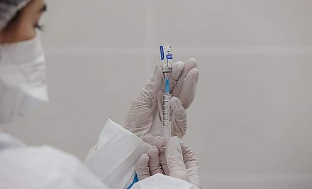 В Литве стали появляться жалобы, что людей прививают просроченной вакциной