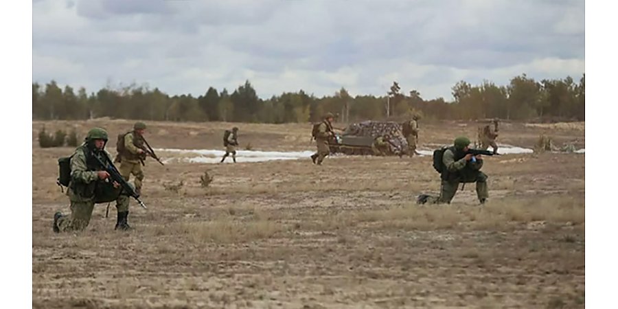 Российские и белорусские десантники высадились на полигоне в Гродненской области
