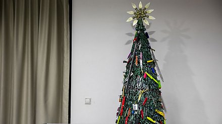В вильнюсском аэропорту установили "запрещенную" елку