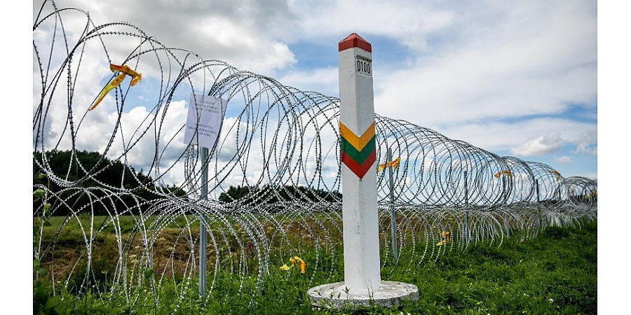 В Литве при монтаже колючей проволоки на границе с Беларусью погиб пожарный