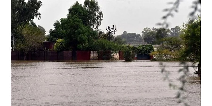 Число жертв проливных дождей в Пакистане возросло до 98