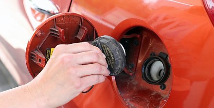 Автомобильное топливо в Беларуси с 1 марта дорожает на 2 копейки