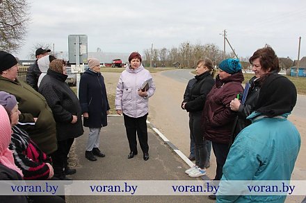 В Вороновский райисполком поступило коллективное обращение по местным дорогам от сельчан Мисевичского сельисполкома