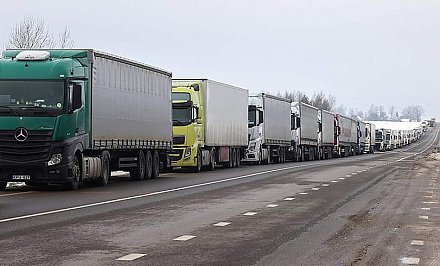 Очереди на границе: выезда из Беларуси в ЕС ждут более 2,3 тысячи грузовиков
