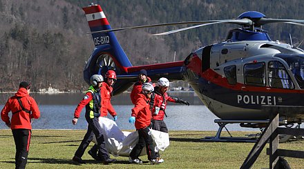Пять туристов погибли при сходе лавины в Австрии