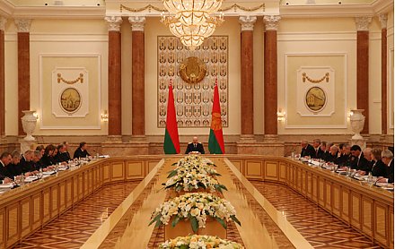 Тема недели: Лукашенко: меры правительства должны обеспечить устойчивое развитие