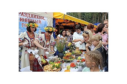 Десерт из картофеля и стрельба из «бульбамета». В Гродно прошел первый фестиваль национальных блюд и напитков «Карто-fun»