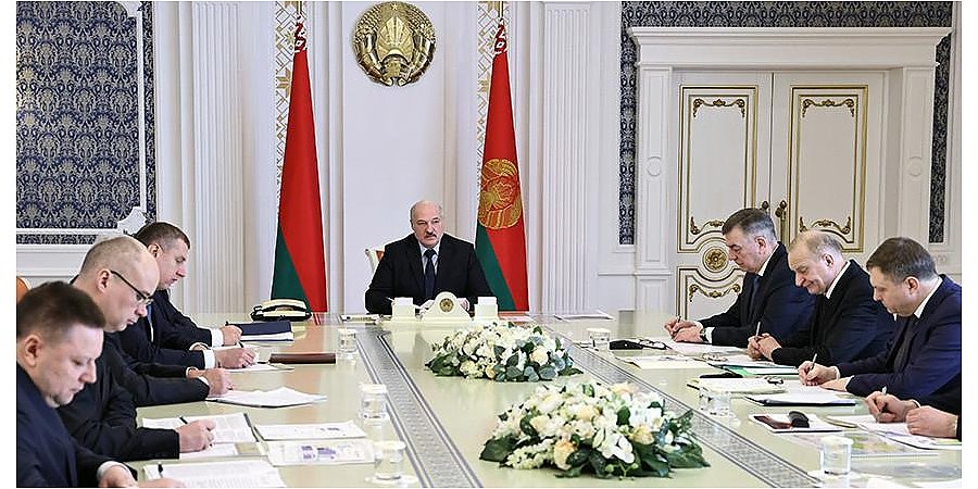 Александр Лукашенко требует определения четких перспектив развития мотовелозавода