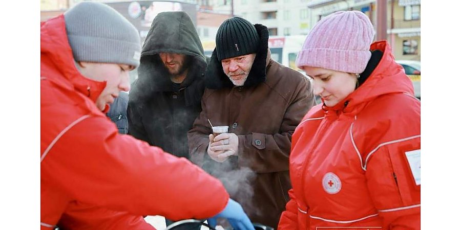 В Гродно волонтеры Белорусского Красного Креста развернули мобильный пункт обогрева