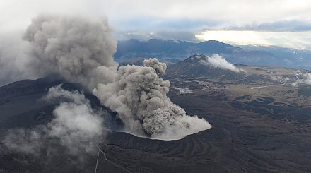 В Японии начал извергаться вулкан Синдакэ