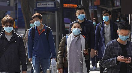 Число жертв коронавируса в Китае достигло 2345 человек