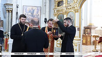 Благодатный огонь доставлен в Свято-Духов кафедральный собор в Минске