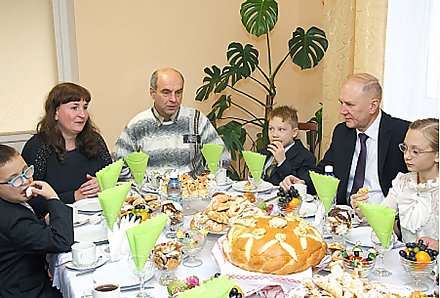 Владимир Кравцов открыл детский дом семейного типа в Гродно