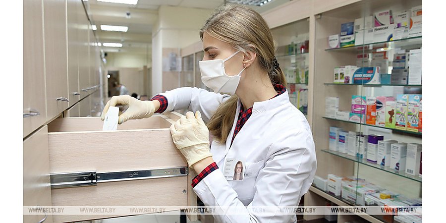 Минздрав: в Беларусь продолжают поставлять импортные лекарства