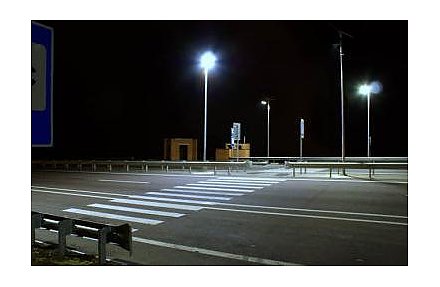 В области дополнительным освещением оборудуют около сотни пешеходных переходов и обустроят 22,5 километра пешеходных дорожек вдоль дорог и автомагистралей