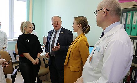 Председатель Гродненского областного объединения профсоюзов Виктор Лискович посетил Островецкую ЦРКБ