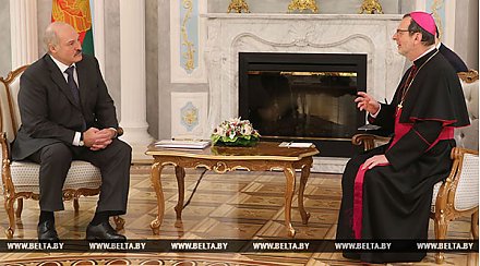 Лукашенко: Беларусь продолжит политику налаживания самых тесных отношений с Ватиканом