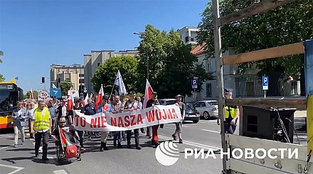 Антивоенный марш проходит в Варшаве