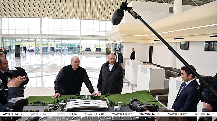 Александр Лукашенко и Ильхам Алиев посещают возрождаемые территории Азербайджана