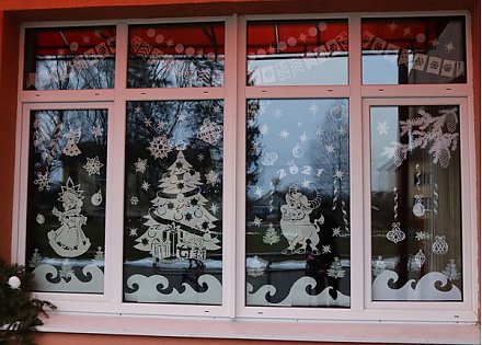 Новогодние сказки на стекле "рассказали" в Дотишской средней школе