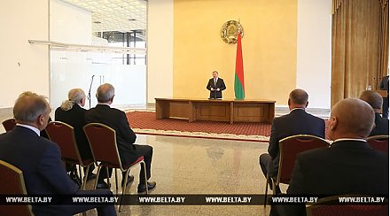 Премьер-министр Беларуси Андрей Кобяков вручил государственные награды, в том числе и представителю Вороновского района