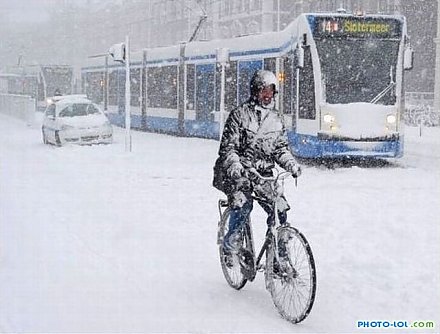 В снегопад  и гололед — велосипедисту стоп!