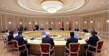 Александр Лукашенко - губернатору Калининградской области: разделить нас искусственными барьерами не получится