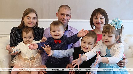 Более 134 тыс. депозитов для многодетных открыто в Беларуси по программе "Семейный капитал"