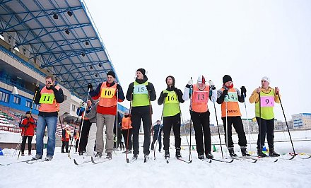 Спортивный задор и горячий чай. В Гродно прошли соревнования по лыжным гонкам «Профсоюз объединяет»