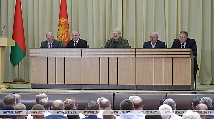 Лукашенко: военные защитят от внешних угроз, задача местной власти - стабилизировать ситуацию в стране