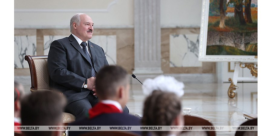 Александр Лукашенко - пионерам: в ваших руках будущее страны, и вы должны ее сохранить