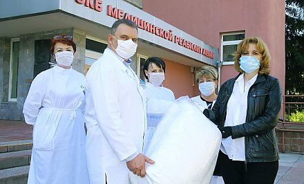 Медикам - от журналистов. Областная организация Белорусского союза журналистов поддержала медицинских работников