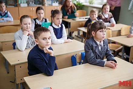 Минобразования: родители могут забрать ребенка из школы, проинформировав, где и с кем он будет