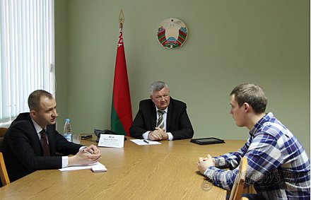 Первый заместитель председателя облисполкома Иван Жук провел прием граждан в Мостах