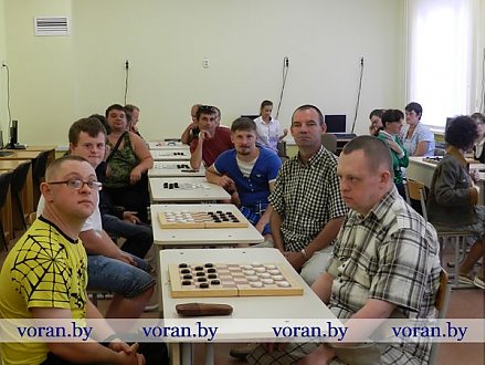 Межрайонный шашечный турнир среди людей с ограниченными возможностями прошел в Вороново