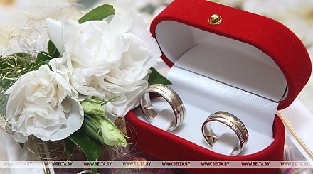 Не более 10 гостей на торжественной регистрации брака - в Беларуси приняли допмеры против COVID-19