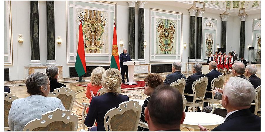 Александр Лукашенко в преддверии Дня Победы вручил государственные награды