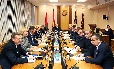 Миллионы долларов иностранных инвестиций и рост зарплат. Задачи социально-экономического развития и проект областного бюджета на 2020 год обсудили на заседании облисполкома