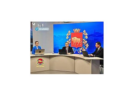 Полная запись стрима с председателем облисполкома Владимиром Караником и председателем горисполкома Андреем Хмелем