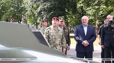 Лукашенко посещает бригаду спецназа внутренних войск в Уручье