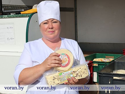 До последнего кусочка сыра. Такой принцип торговли у продавца сельхозпредприятия «Дотишки» Натальи Пташинской