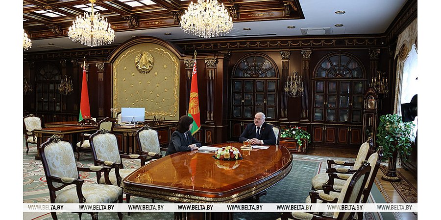 "Надо, чтобы все было демократично". Александр Лукашенко обсудил с Натальей Кочановой формирование Совета Республики