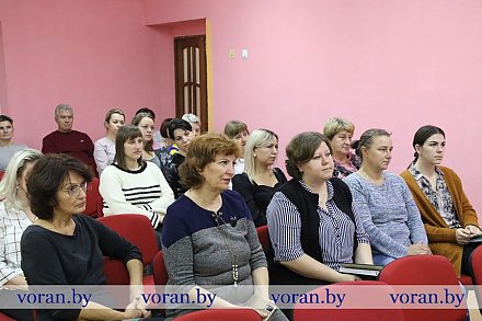 Доступно о юридических тонкостях. В трудовых коллективах Вороновщины продолжается обсуждение законопроекта о ВНС и поправок в Избирательный кодекс