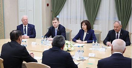 Наталья Кочанова - международным наблюдателям: в Беларуси избирательная кампания проходит открыто и гласно