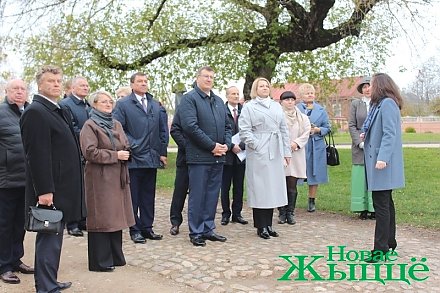 Сохранение наследия, популяризация культуры и развитие туризма. Выездное заседание президиума Гродненского областного Совета депутатов прошло в Новогрудском районе