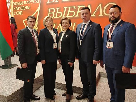 Делегация Вороновского района и Гродненской области прибыла во Дворец Республики, где совсем скоро начнётся второе заседание VII Всебелорусского народного собрания