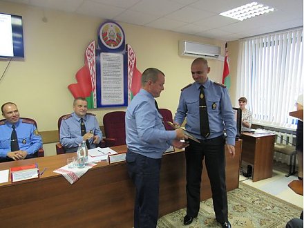 На оперативном совещании в Вороновском отделе Департамента охраны МВД Республики Беларусь рассматривался вопрос об итогах служебной деятельности за первое полугодие 2017 года