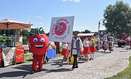 Синьор Помидор, мастер-классы и народная дегустация: в Ивье настоящий "помидорный бум"