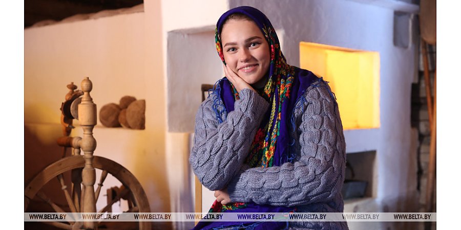 "Аня, покажи бабку!" 24-летняя белоруска с Ивьевщины в образе бойкой старушки стала звездой соцсетей