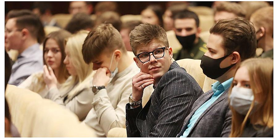 Почему зумеры и миллениалы - сложные поколения? Педагог о патриотическом воспитании в университете